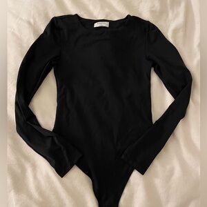 Aritzia Babaton Contour Crew Long sleeve Bodysuit in Black